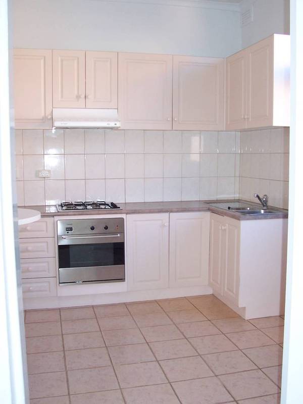 UNFURNISHED - AVAILABLE NOW Picture 3