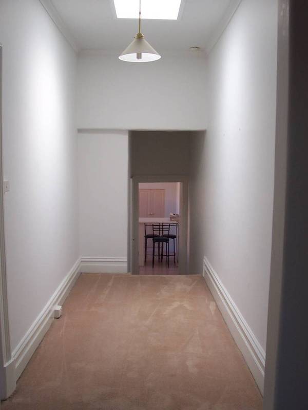 UNFURNISHED - AVAILABLE NOW Picture 2