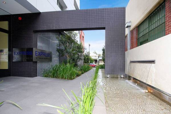 Contemporary Quality 'Expressed' Picture 2