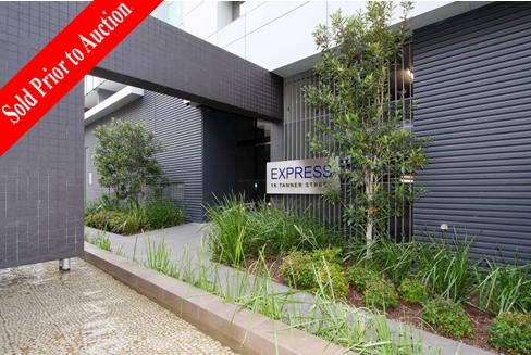 Contemporary Quality 'Expressed' Picture 1