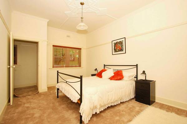 St Kilda Lifestyle Awaits-Highly Sought After Location Picture