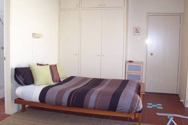 FULLY FURNISHED STUDIO APARTMENT Picture