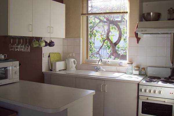 FULLY FURNISHED STUDIO APARTMENT Picture