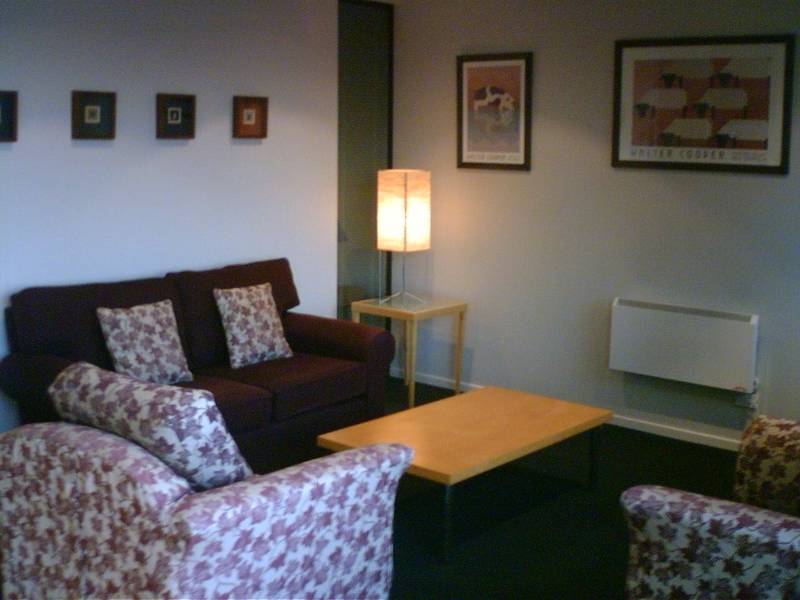 FULLY FURNISHED - AVAILABLE 19TH DECEMBER Picture 2