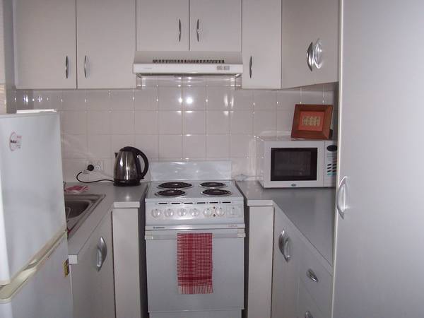 FULLY FURNISHED - AVAILABLE NOW Picture 3