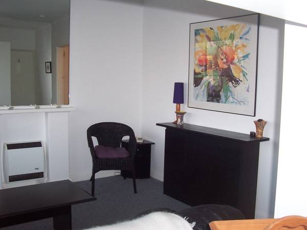 FULLY FURNISHED - AVAILABLE NOW Picture 2