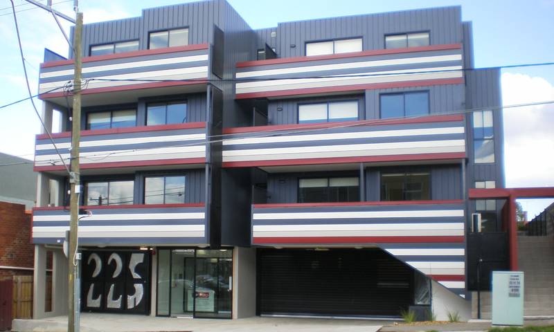 FANTASTIC 2 BEDROOM APARTMENT - AVAILABLE NOW Picture 1