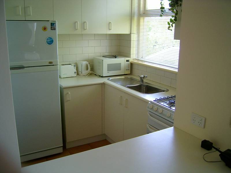 FULLY FURNISHED - AVAILABLE NOW Picture 3