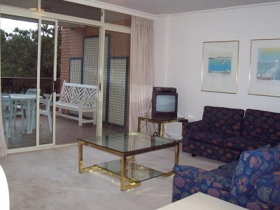 FULLY FURNISHED SPACIOUS 2 BEDROOM APARTMENT- AVAILABLE NOW Picture