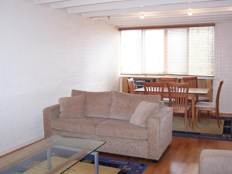 FULLY FURNISHED - AVAILABLE NOW Picture 1