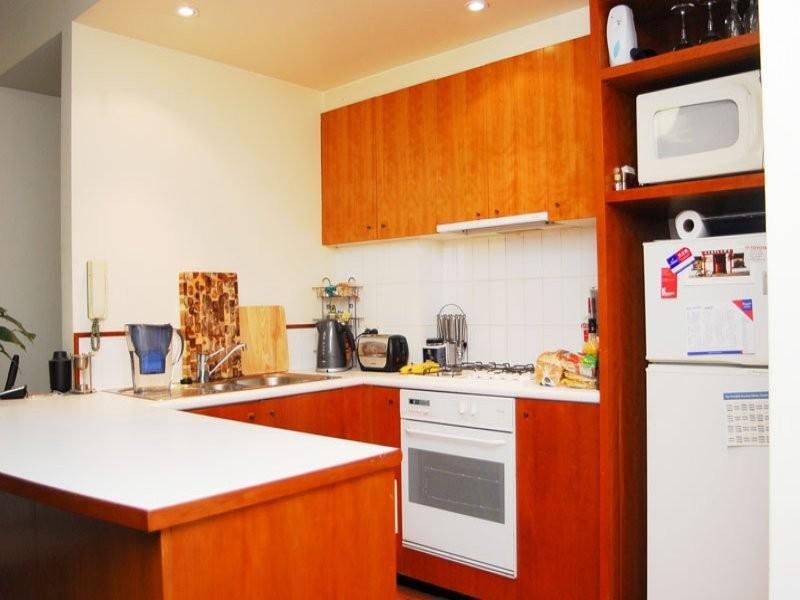 FULLY FURNISHED - AVAILABLE NOW Picture 1