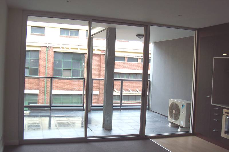 MODERN ONE BEDROOM - AVAILABLE 19TH FEBRUARY Picture