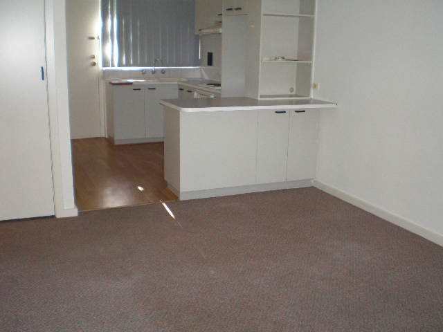 CHEAP 2 BEDROOM UNIT Picture 3