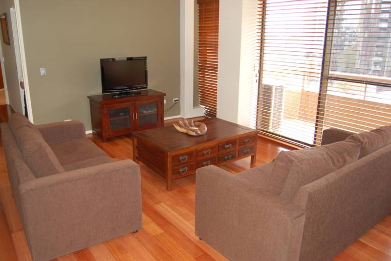 FULLY FURNISHED - AVAILABLE 1ST FEBRUARY Picture 1