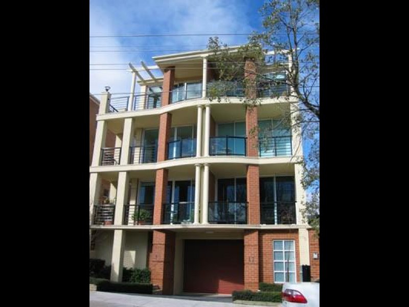 FULLY FURNISHED Picture 1
