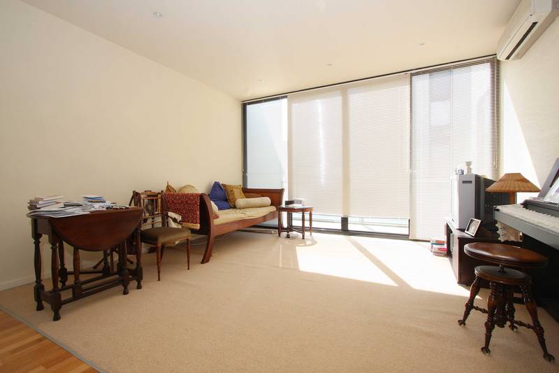 Stylish and Convenient City Living Picture 3