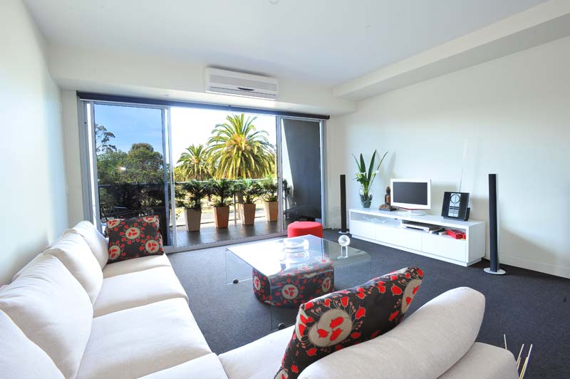 FULLY FURNISHED - AVAILABLE NOW Picture
