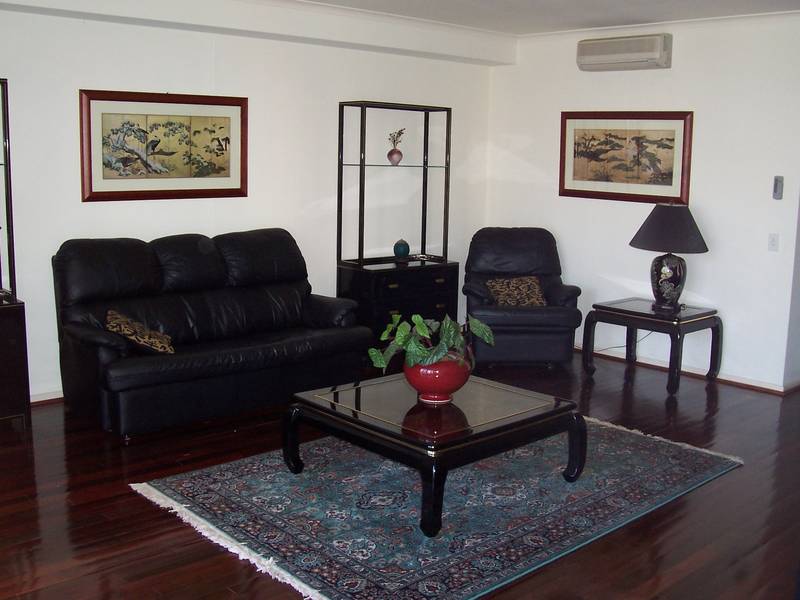 FULLY FURNISHED - AVAILABLE NOW Picture 2