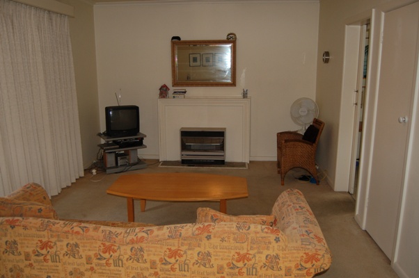 FULLY FURNISHED - AVAILABLE 3RD DECEMBER Picture