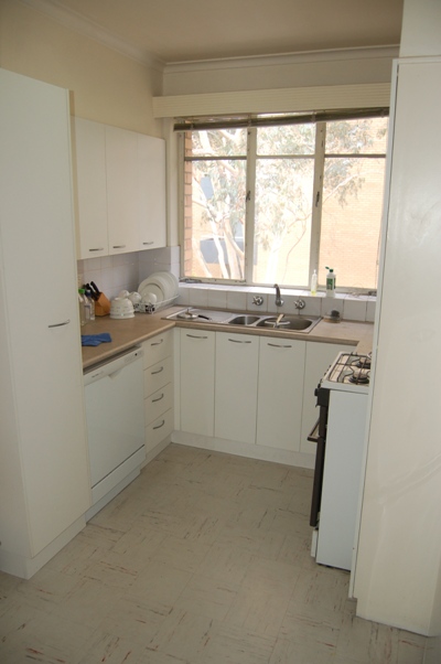 FULLY FURNISHED - AVAILABLE 3RD DECEMBER Picture