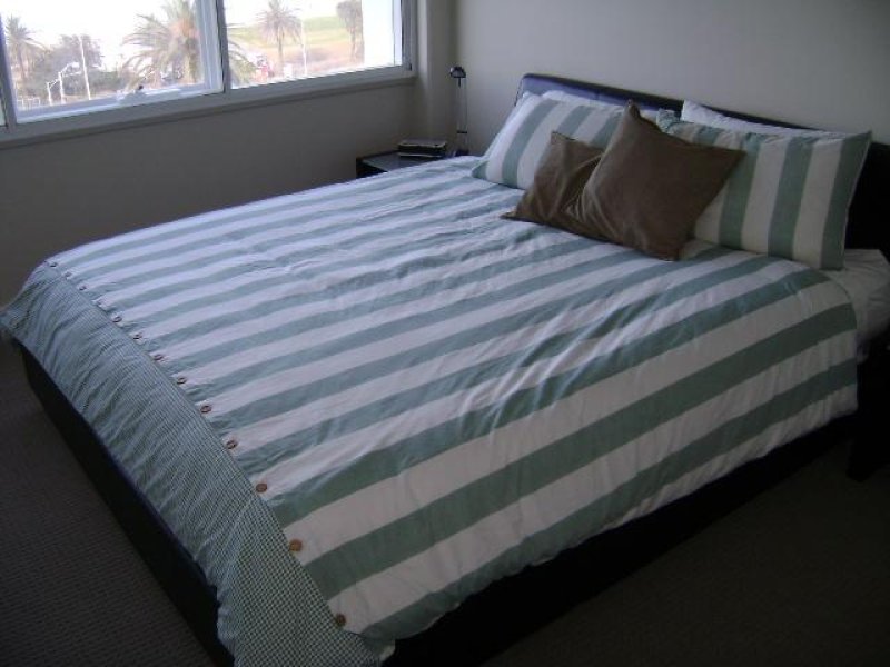 FULLY FURNISHED - AVAILABLE NOW Picture 3