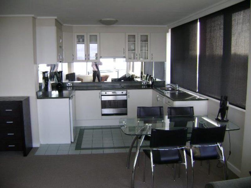 FULLY FURNISHED - AVAILABLE NOW Picture 1