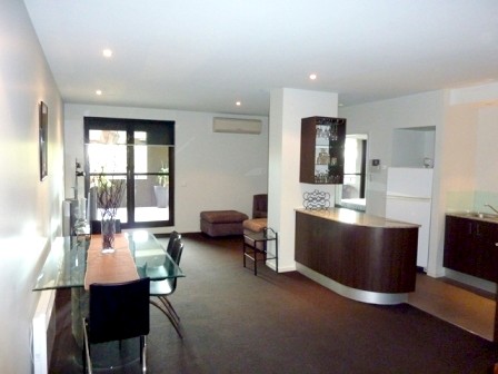 FULLY FURNISHED - AVAILABLE NOW Picture 3