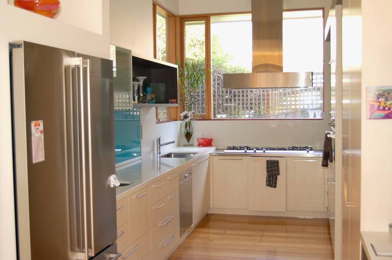 FULLY FURNISHED - AVAIL MID JULY - MOVE IN WITHIN 24HRS Picture