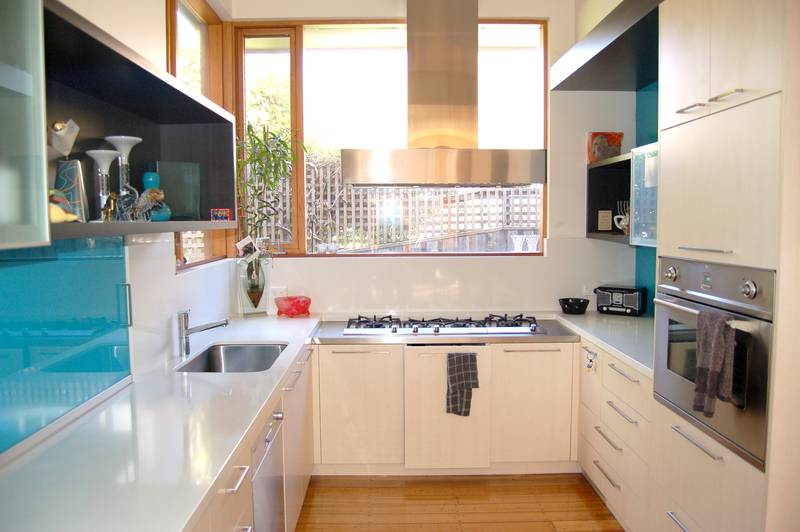 FULLY FURNISHED - AVAIL MID JULY - MOVE IN WITHIN 24HRS Picture