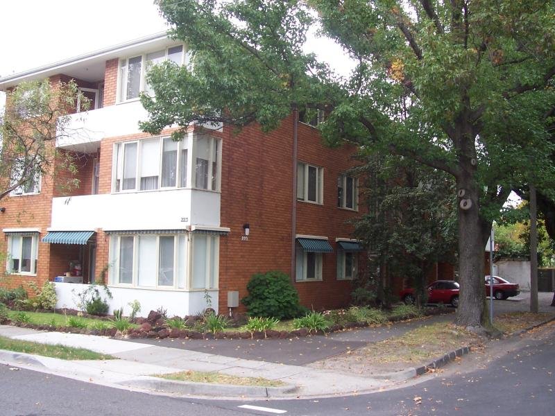 FULLY FURNISHED Picture 1