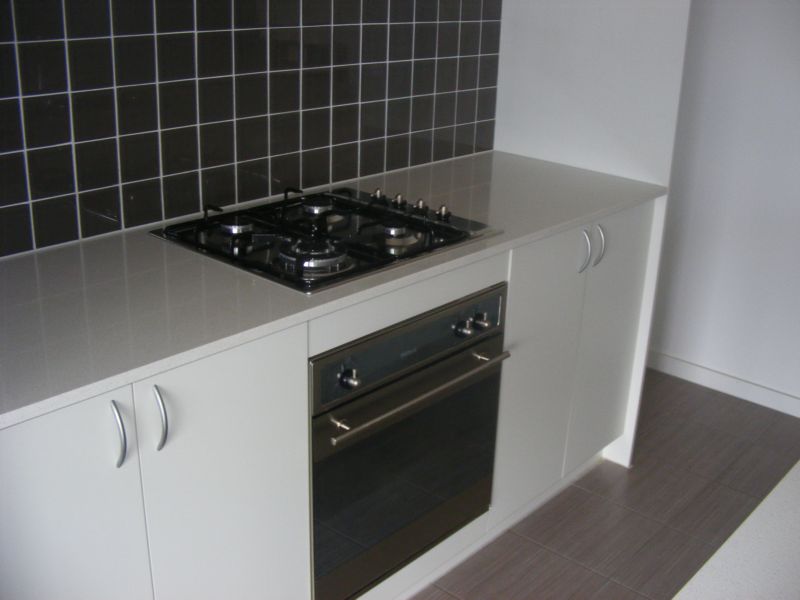 2 BEDROOM - PERFECT LOCATION Picture