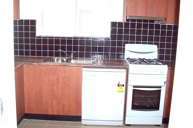 VERY LARGE COURTYARD - AVAIL NOW - MOVE IN WITHIN 24HRS Picture