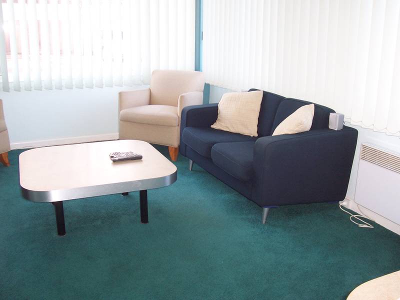 FULLY FURNISHED - AVAILABLE NOW Picture 3