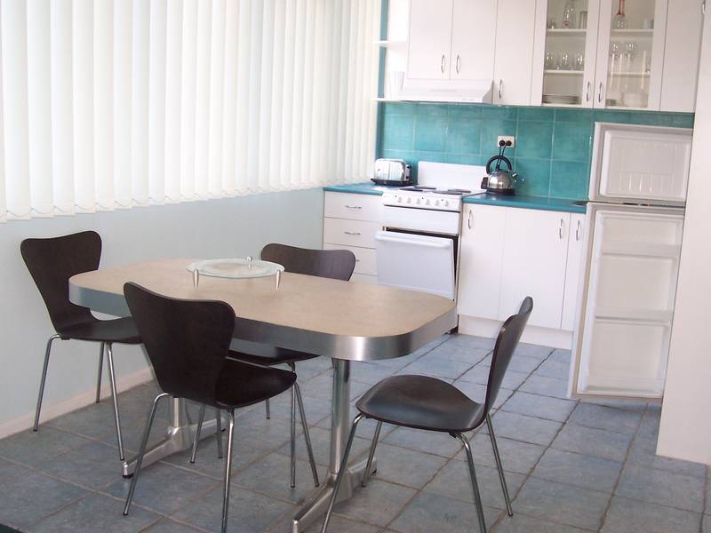 FULLY FURNISHED - AVAILABLE NOW Picture 1