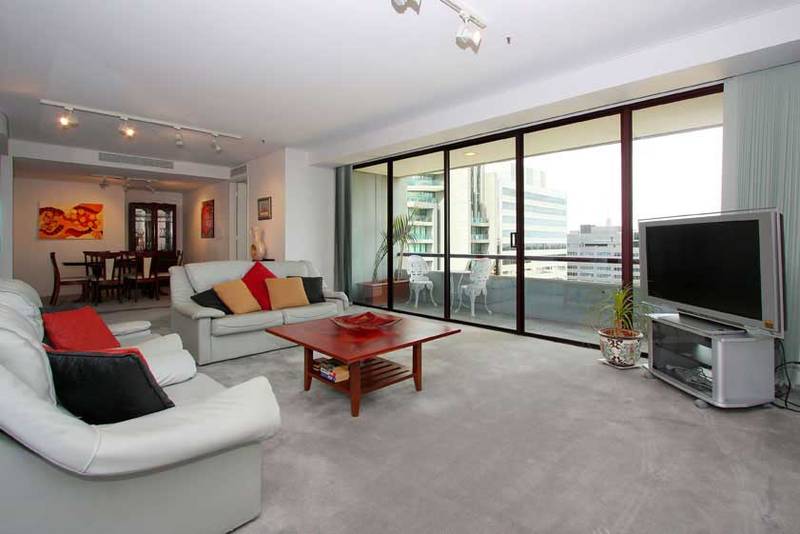 FULLY FURNISHED - APPLICATION PENDING Picture 3