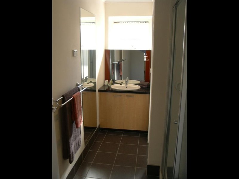 MAGNIFICENT REFURBISHED APARTMENT - APPLICATION PENDING Picture 2