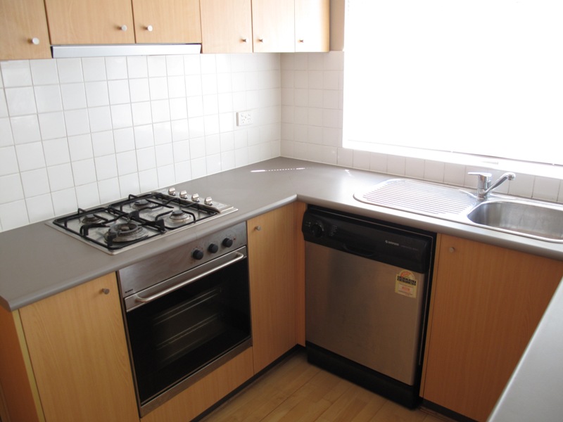 LIVING LARGE - AVAILABLE NOW Picture 2