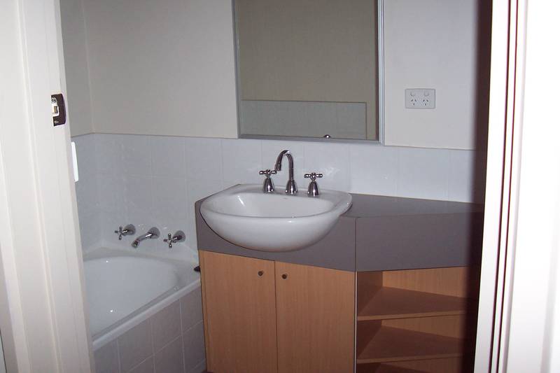 LIVING LARGE - AVAILABLE NOW Picture 3