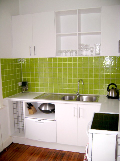 FULLY FURNISHED - APPLICATION PENDING Picture 3