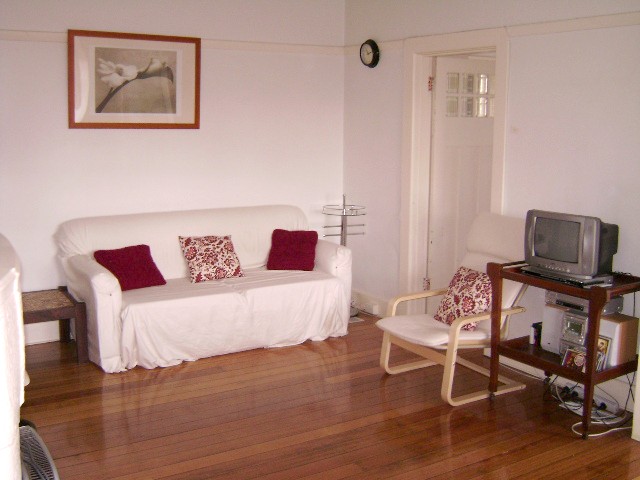 FULLY FURNISHED - APPLICATION PENDING Picture 2