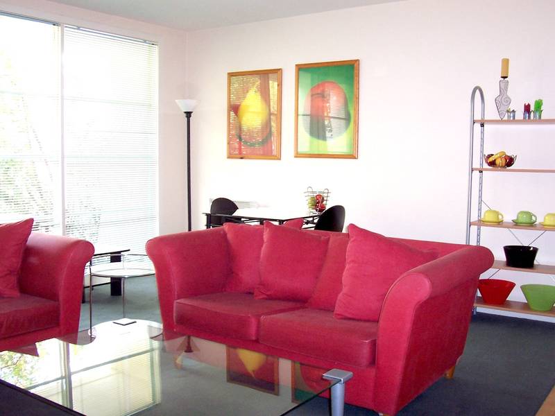 FULLY FURNISHED - AVAILABLE NOW Picture 1