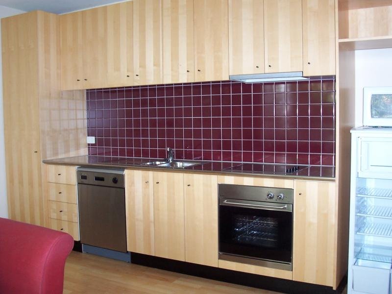 FULLY FURNISHED - AVAILABLE NOW Picture 2