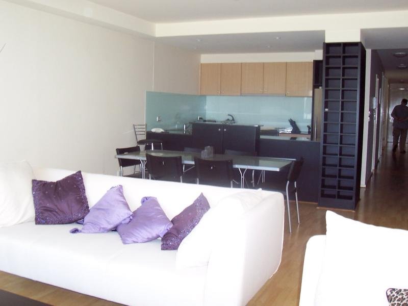 FULLY FURNISHED - AVAILABLE NOW Picture 1
