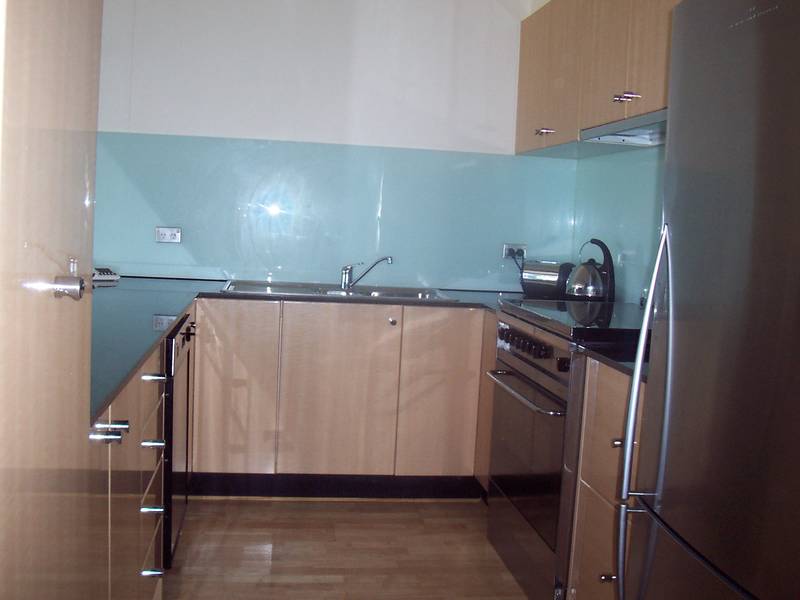 FULLY FURNISHED - AVAILABLE NOW Picture 2