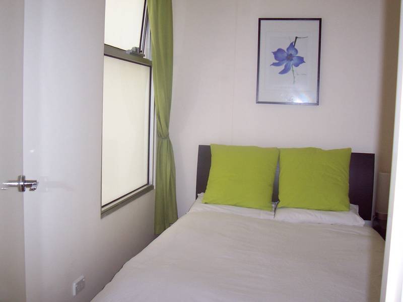 FULLY FURNISHED - AVAILABLE NOW Picture 3
