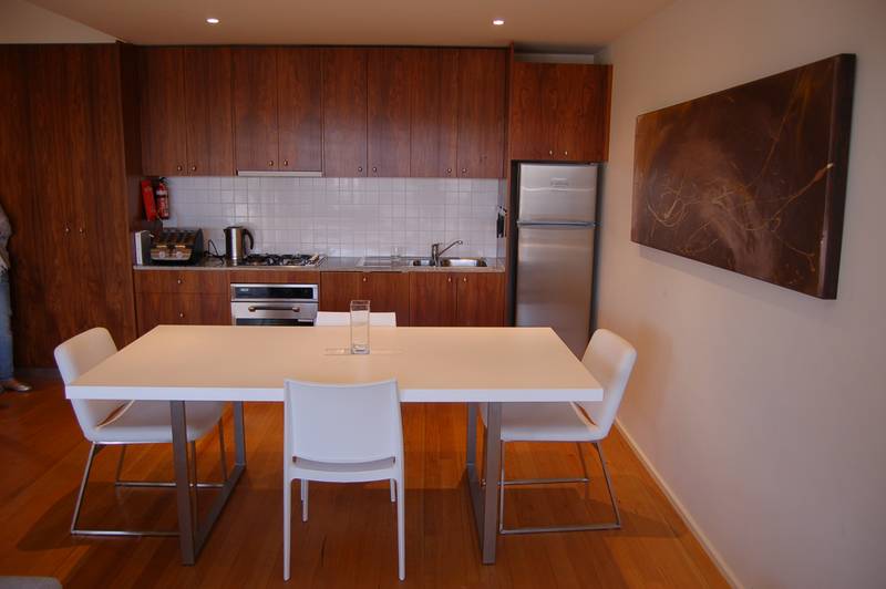 FULLY FURNISHED - AVAILABLE NOW Picture 2