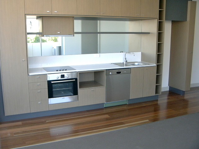 GREAT LOCATION - AVAILABLE NOW Picture 2