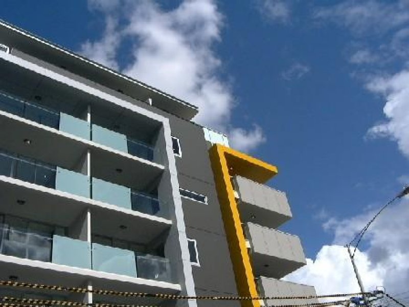 GREAT LOCATION - AVAILABLE NOW Picture 1