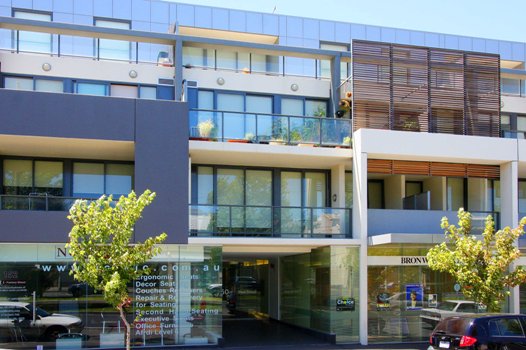 GREAT LOCATION - AVAILABLE NOW Picture 1