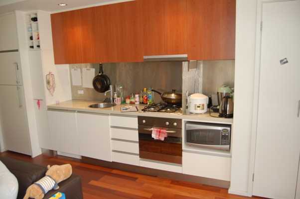 FULLY FURNISHED - AVAILABLE NOW Picture 2